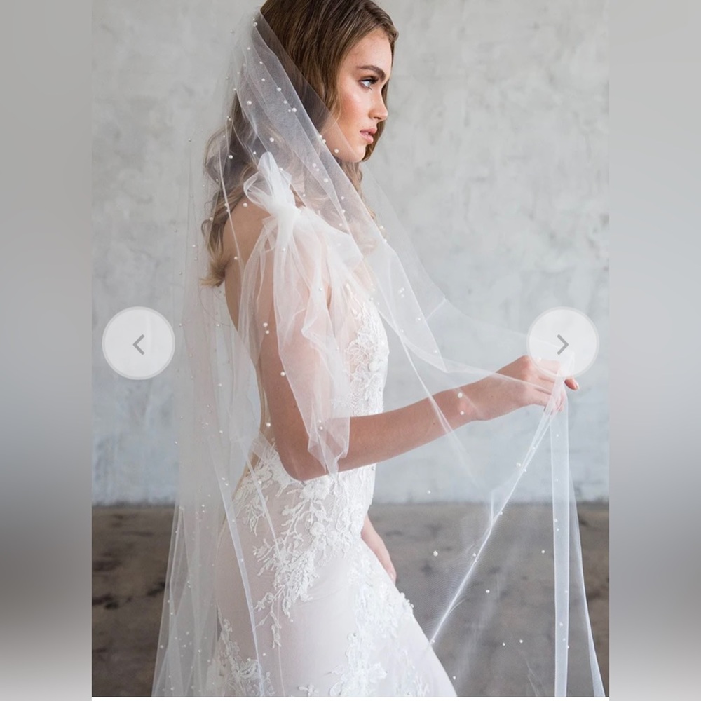 CHAPEL VEIL - WITH SCATTERED PEARLS